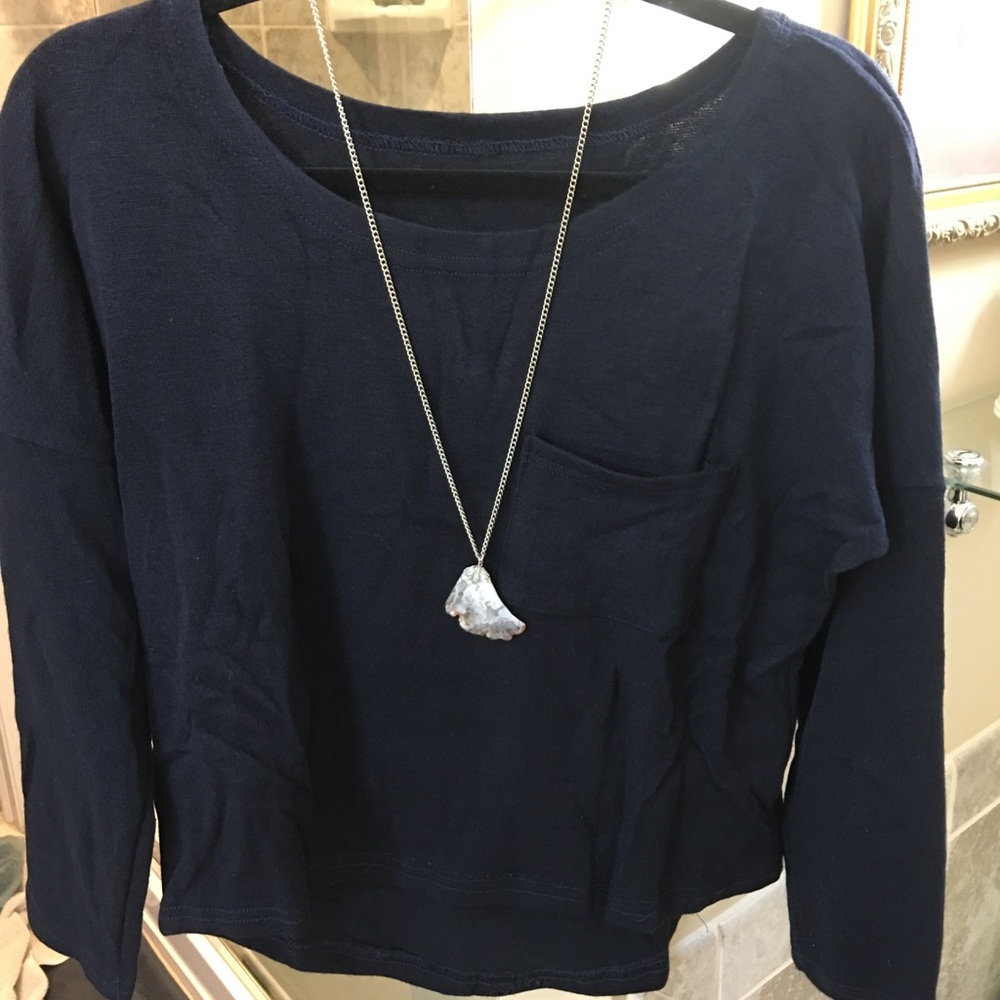 NWOT Size Large Women’s Light Pullover Sweater Top
